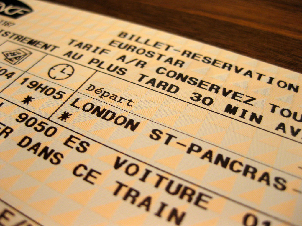 Билет на самолет в лондон. Билет до Лондона. Билеты в Лондон. Билеты в Лондон из Москвы.